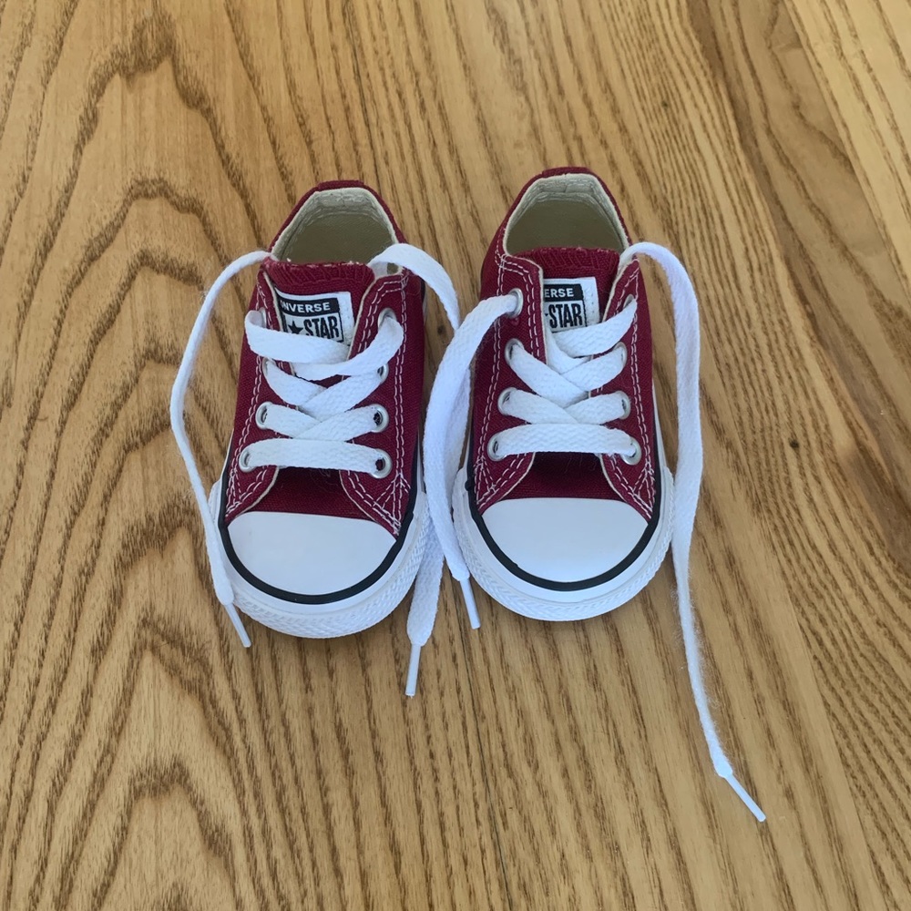 Converse shoes size 4 NWOT